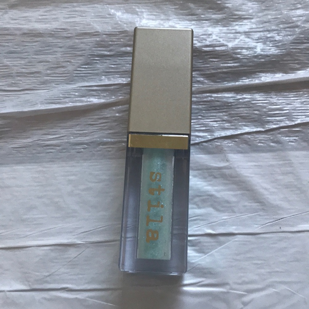 Stila glitter and glow highlighter shade Admiral
